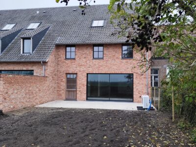 Nieuwbouwwoning met landelijk karakter