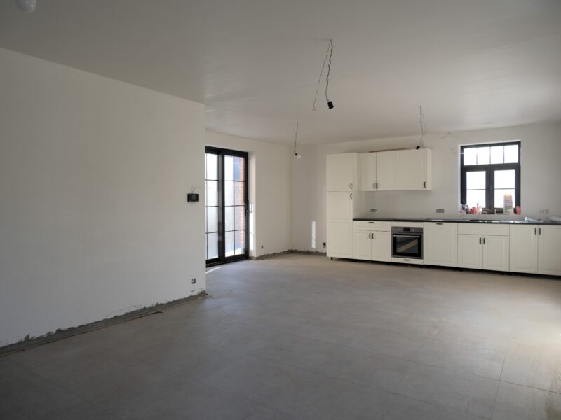 Ruime nieuwbouwwoning met terras in hartje Stalhille